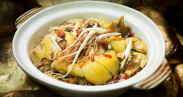 Chinese-Herbal-Chicken-with-Chinese-Wine-in-Clay-Pot