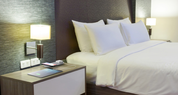 business travelers want more tech in their hotel room