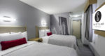 Red_Roof_The_St_Clair_Hotel_Guestroom