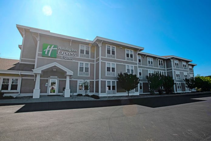Holiday Inn Express & Suites in Iron Mountain, Michigan