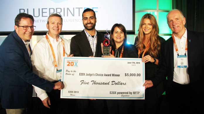 Parminder Batra (center right) receives the E20X Judge's Choice Award at HITEC 2019.