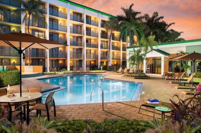 Courtyard Fort Lauderdale East Pool Area